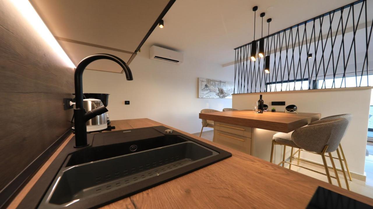 Adastra Apartments Maslenica Extérieur photo